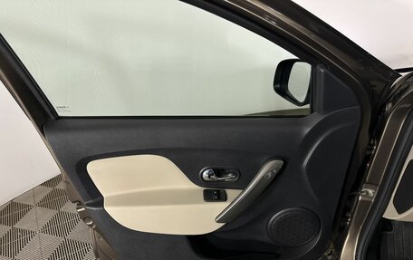 Renault Logan II, 2018 год, 900 000 рублей, 4 фотография