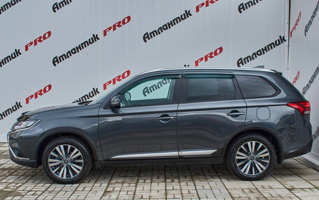 Mitsubishi Outlander III рестайлинг 3, 2021 год, 2 035 000 рублей, 7 фотография