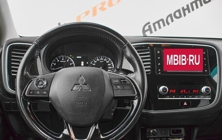 Mitsubishi Outlander III рестайлинг 3, 2021 год, 2 035 000 рублей, 11 фотография