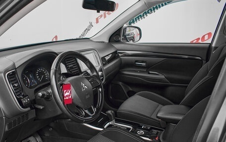 Mitsubishi Outlander III рестайлинг 3, 2021 год, 2 035 000 рублей, 9 фотография