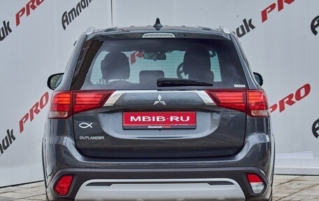 Mitsubishi Outlander III рестайлинг 3, 2021 год, 2 035 000 рублей, 5 фотография