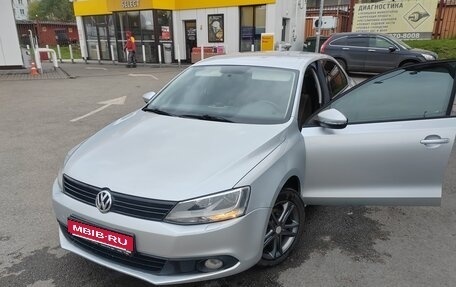 Volkswagen Jetta VI, 2013 год, 900 000 рублей, 1 фотография
