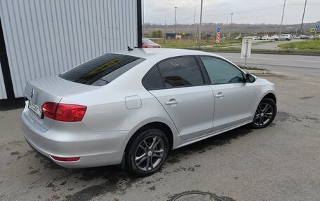 Volkswagen Jetta VI, 2013 год, 900 000 рублей, 2 фотография