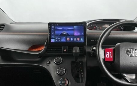 Toyota Sienta II, 2019 год, 1 588 000 рублей, 17 фотография