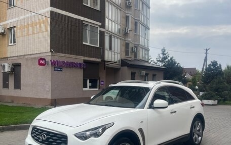Infiniti FX II, 2011 год, 1 780 000 рублей, 2 фотография