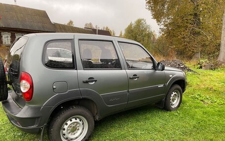 Chevrolet Niva I рестайлинг, 2011 год, 550 000 рублей, 3 фотография
