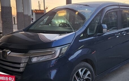 Honda Stepwgn IV, 2017 год, 2 000 000 рублей, 2 фотография