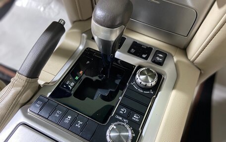 Toyota Land Cruiser 200, 2019 год, 7 700 000 рублей, 28 фотография
