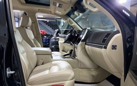 Toyota Land Cruiser 200, 2019 год, 7 700 000 рублей, 24 фотография