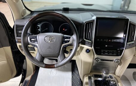 Toyota Land Cruiser 200, 2019 год, 7 700 000 рублей, 31 фотография