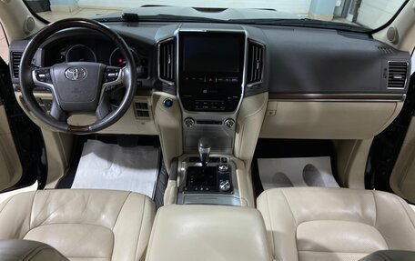 Toyota Land Cruiser 200, 2019 год, 7 700 000 рублей, 30 фотография
