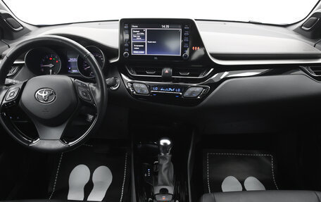 Toyota C-HR I рестайлинг, 2021 год, 3 070 000 рублей, 5 фотография