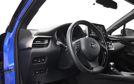 Toyota C-HR I рестайлинг, 2021 год, 3 070 000 рублей, 10 фотография