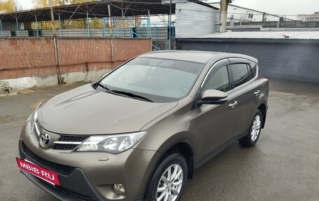 Toyota RAV4, 2015 год, 2 130 000 рублей, 2 фотография
