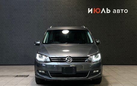 Volkswagen Sharan II, 2013 год, 1 445 000 рублей, 2 фотография