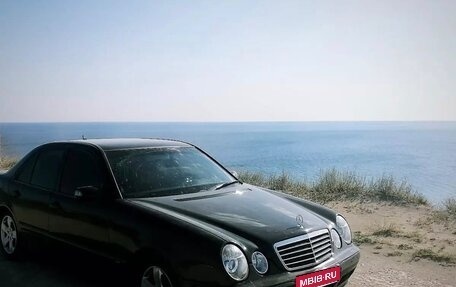 Mercedes-Benz E-Класс, 2001 год, 470 000 рублей, 1 фотография