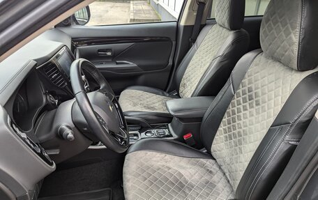 Mitsubishi Outlander III рестайлинг 3, 2021 год, 2 500 000 рублей, 15 фотография