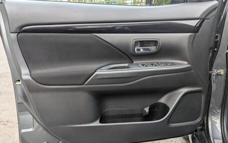 Mitsubishi Outlander III рестайлинг 3, 2021 год, 2 500 000 рублей, 19 фотография