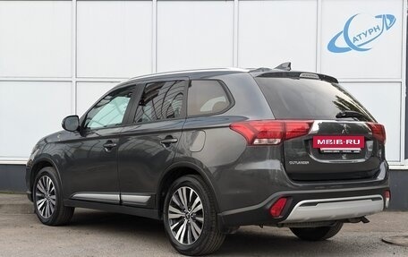 Mitsubishi Outlander III рестайлинг 3, 2021 год, 2 500 000 рублей, 10 фотография