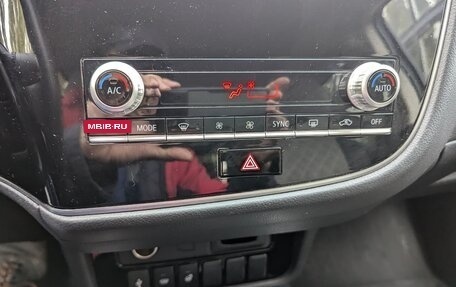 Mitsubishi Outlander III рестайлинг 3, 2021 год, 2 500 000 рублей, 23 фотография