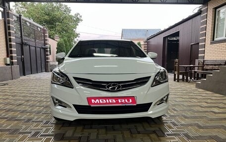 Hyundai Solaris II рестайлинг, 2015 год, 870 000 рублей, 1 фотография