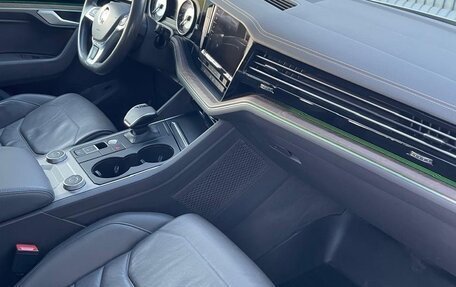 Volkswagen Touareg III, 2019 год, 4 200 000 рублей, 2 фотография
