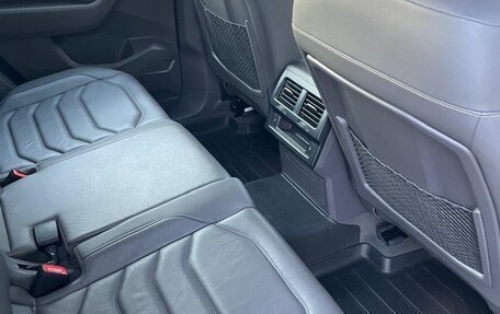 Volkswagen Touareg III, 2019 год, 4 200 000 рублей, 3 фотография