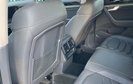Volkswagen Touareg III, 2019 год, 4 200 000 рублей, 9 фотография