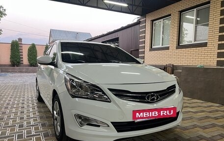 Hyundai Solaris II рестайлинг, 2015 год, 870 000 рублей, 2 фотография