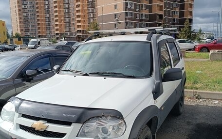 Chevrolet Niva I рестайлинг, 2018 год, 800 000 рублей, 2 фотография