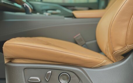 Cadillac Escalade V, 2021 год, 11 000 000 рублей, 12 фотография