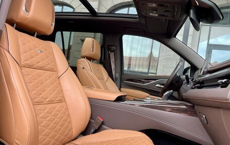 Cadillac Escalade V, 2021 год, 11 000 000 рублей, 28 фотография