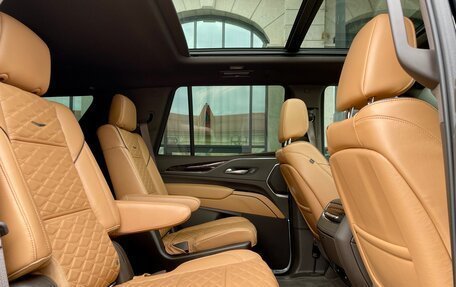Cadillac Escalade V, 2021 год, 11 000 000 рублей, 31 фотография