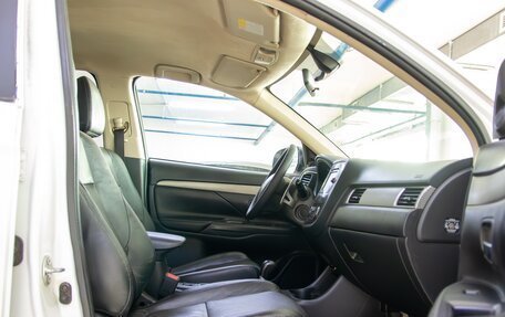 Mitsubishi Outlander III рестайлинг 3, 2013 год, 1 200 000 рублей, 8 фотография