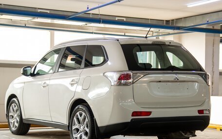 Mitsubishi Outlander III рестайлинг 3, 2013 год, 1 200 000 рублей, 5 фотография