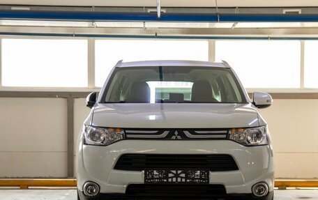 Mitsubishi Outlander III рестайлинг 3, 2013 год, 1 200 000 рублей, 2 фотография