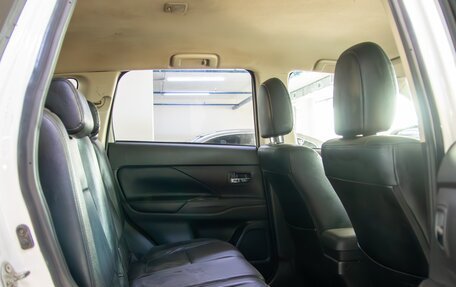 Mitsubishi Outlander III рестайлинг 3, 2013 год, 1 200 000 рублей, 9 фотография