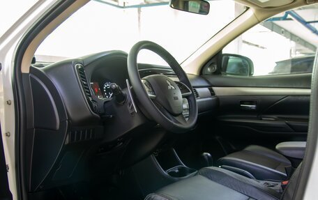 Mitsubishi Outlander III рестайлинг 3, 2013 год, 1 200 000 рублей, 6 фотография