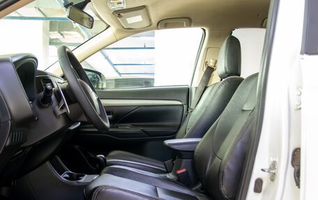 Mitsubishi Outlander III рестайлинг 3, 2013 год, 1 200 000 рублей, 7 фотография