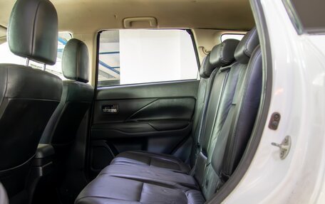 Mitsubishi Outlander III рестайлинг 3, 2013 год, 1 200 000 рублей, 10 фотография