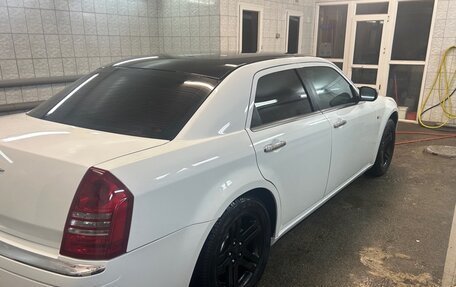Chrysler 300C II, 2005 год, 1 500 000 рублей, 7 фотография