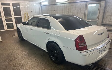 Chrysler 300C II, 2005 год, 1 500 000 рублей, 8 фотография