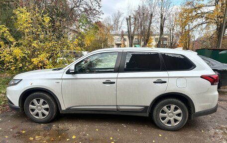 Mitsubishi Outlander III рестайлинг 3, 2020 год, 2 000 000 рублей, 1 фотография