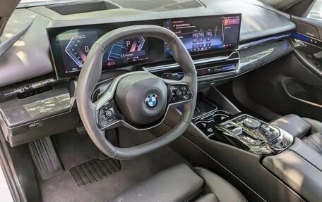 BMW 5 серия, 2024 год, 5 400 000 рублей, 9 фотография
