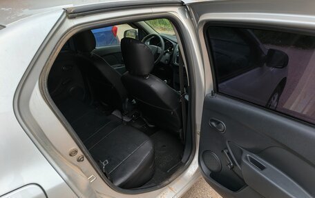 Renault Logan II, 2015 год, 560 000 рублей, 9 фотография