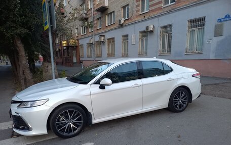 Toyota Camry, 2021 год, 3 800 000 рублей, 2 фотография