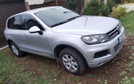 Volkswagen Touareg III, 2011 год, 1 750 000 рублей, 2 фотография