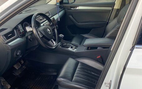 Skoda Superb III рестайлинг, 2018 год, 2 200 000 рублей, 5 фотография