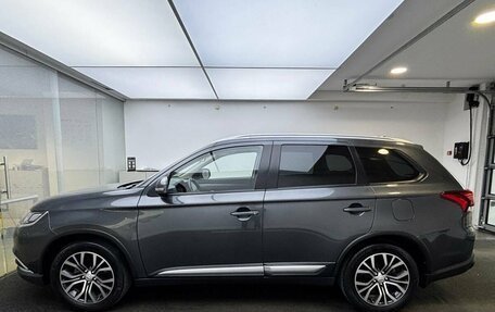 Mitsubishi Outlander III рестайлинг 3, 2018 год, 1 599 000 рублей, 10 фотография
