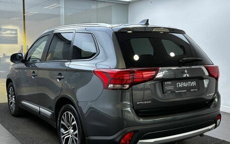 Mitsubishi Outlander III рестайлинг 3, 2018 год, 1 599 000 рублей, 8 фотография